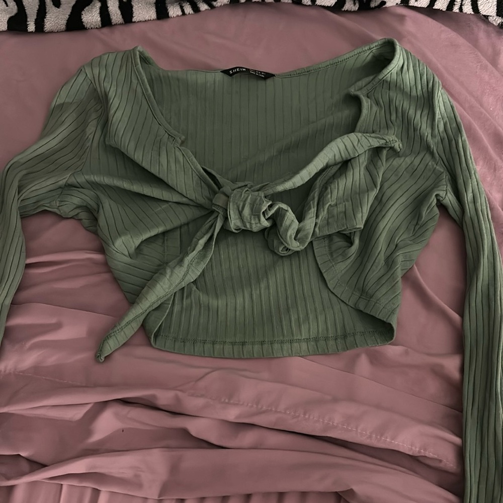 green long sleeve tied crop top